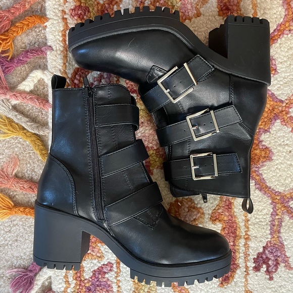 Forever 21 Shoes - NWOT chunky black buckle ankle boots